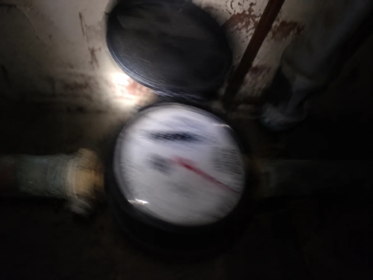 Meter face lost to motion blur